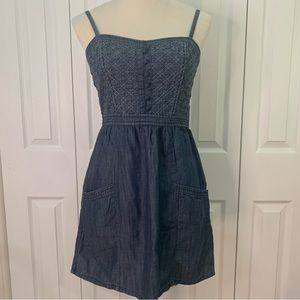 American Eagle Outfitters Sz4 dark wash quilted top elastic back, pocket dress